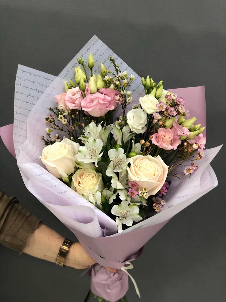 Букет цветов из: Альстромерии, Розы и Лизиантусы в Троицке