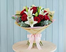 Букет цветов из:  Лилии и Розы в Троицке