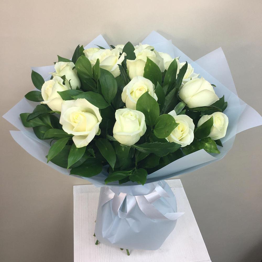 Букет 15 Белых роз Проуд в Троицке