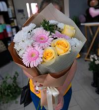Букет цветов из:  Герберы, Розы и Хризантемы в Троицке
