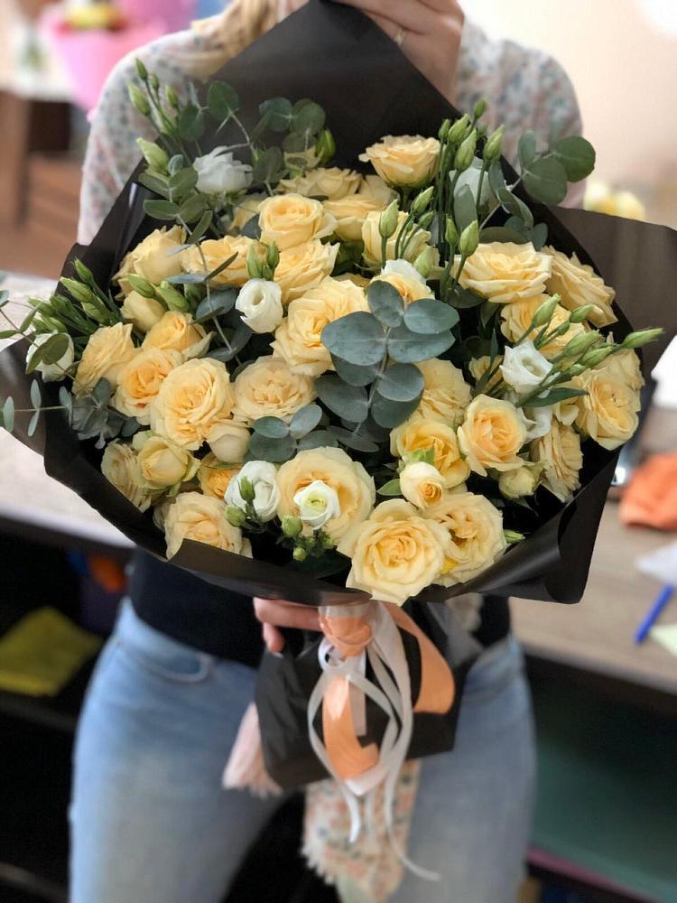 Букет цветов из: Розы и Лизиантусы в Троицке