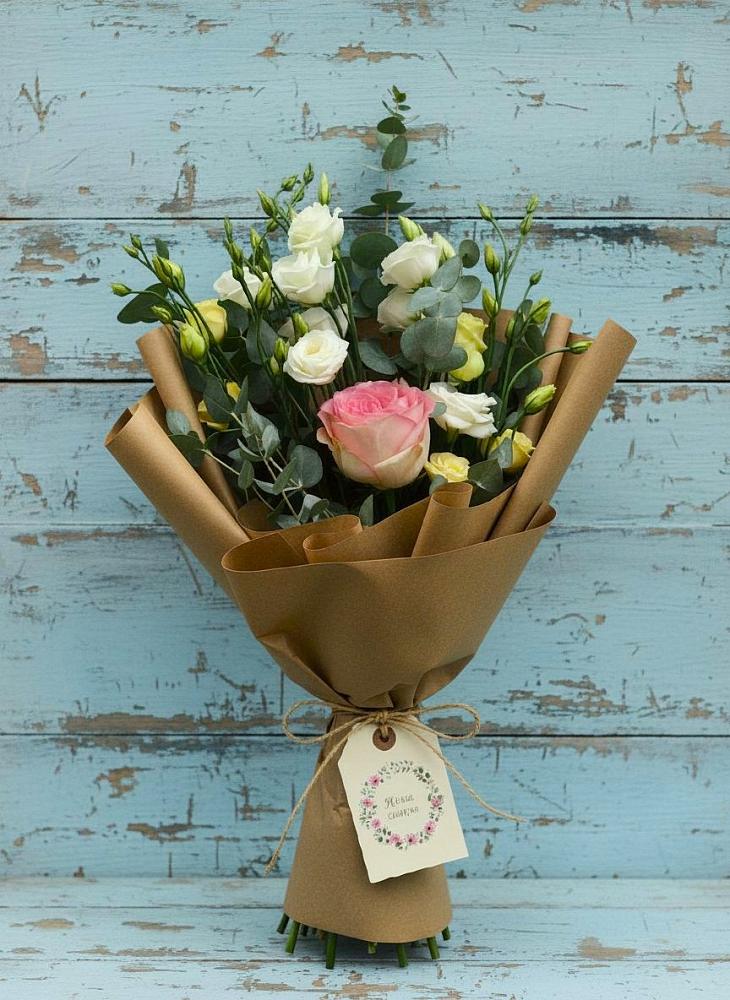 Букет цветов из: Розы и Лизиантусы в Троицке