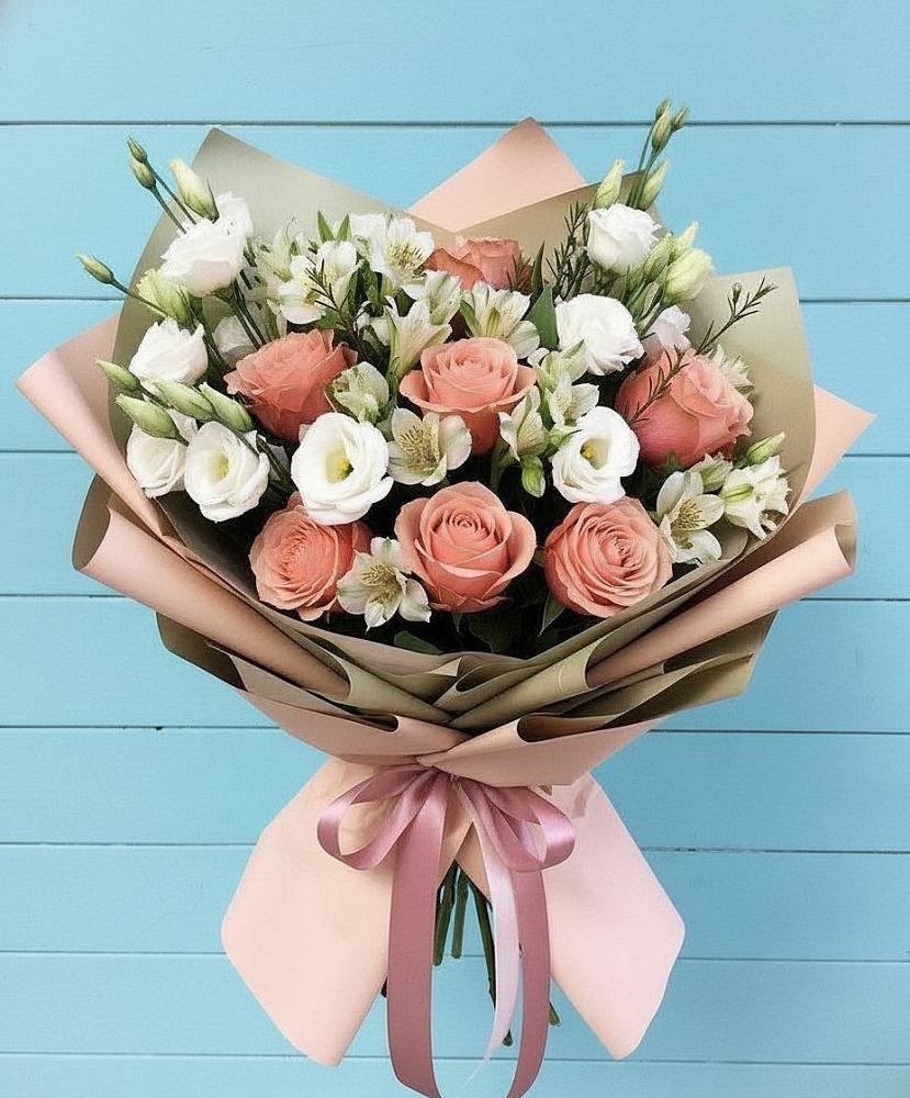 Букет цветов из: Розы, Альстромерии и Лизиантусы в Троицке