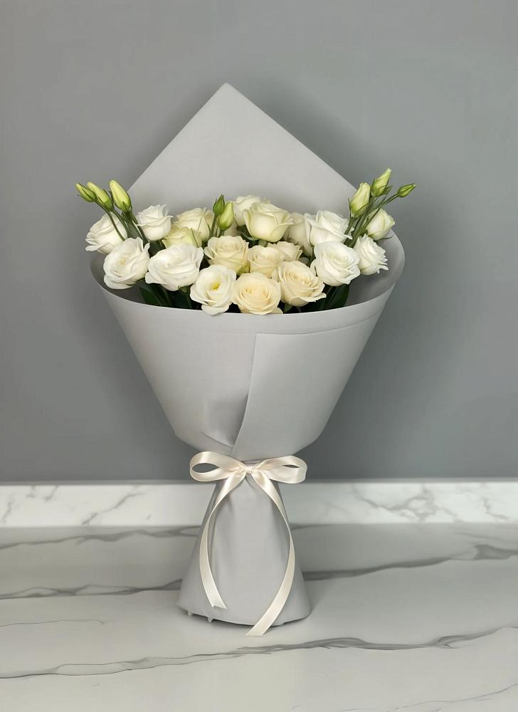 Букет цветов из: Розы и Лизиантусы в Троицке