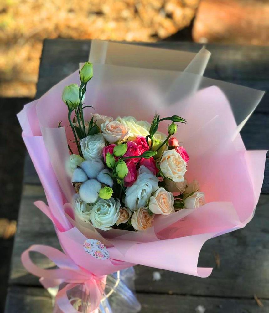 Букет цветов из: Розы и Лизиантусы в Троицке