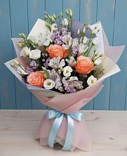 Букет цветов из:  Лизиантусы, Розы, Альстромерии и Гипсофила в Троицке