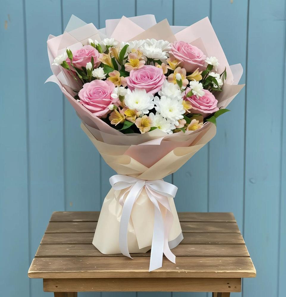 Букет цветов из: Гвоздики, Орхидеи и Розы в Троицке