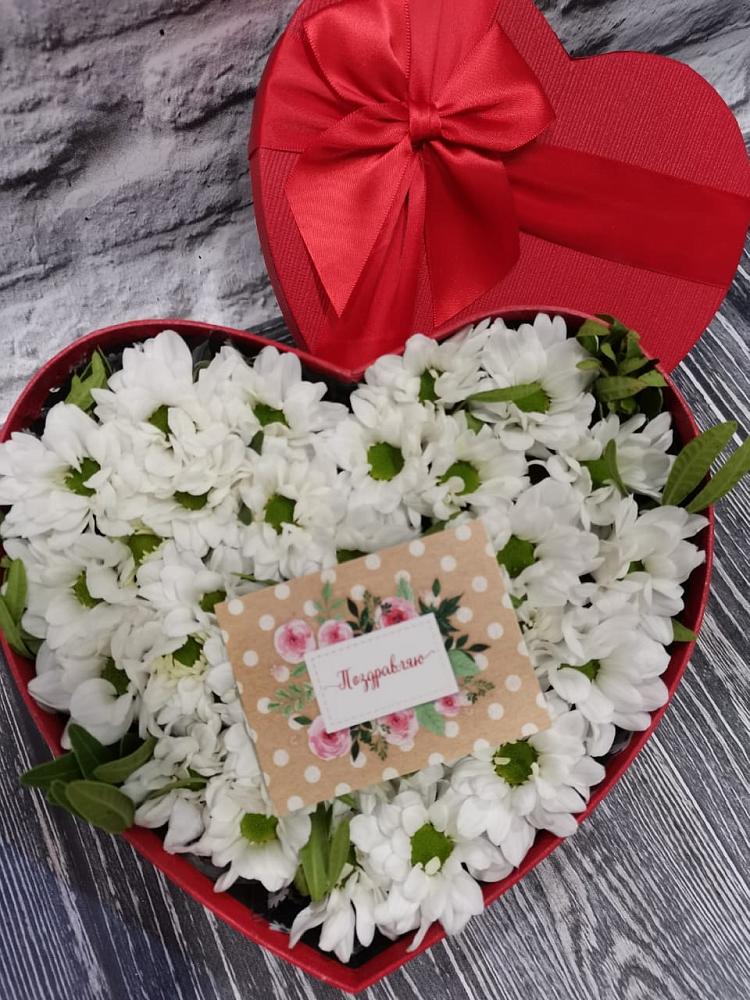 Цветочная композиция из Хризантемы в виде сердца в Троицке