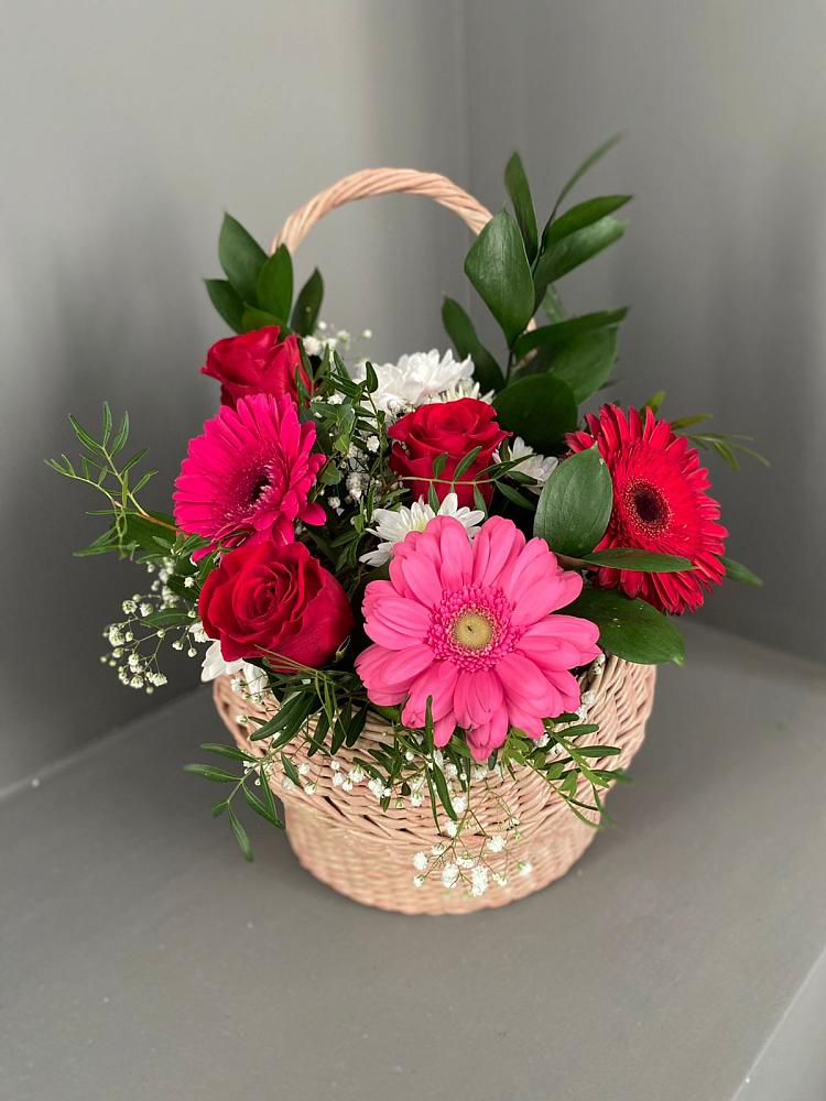 Цветочная композиция из Розы, Хризантемы и Герберы в корзине в Троицке