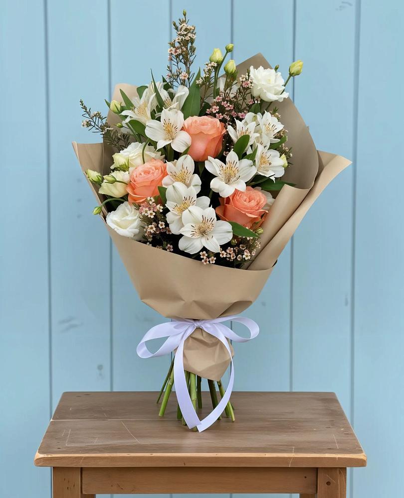 Букет цветов из: Альстромерии, Лизиантусы, Розы и Хризантемы в Троицке