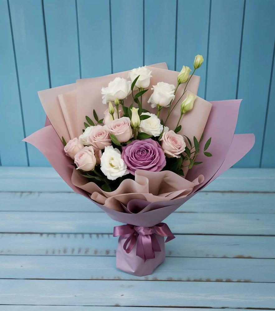 Букет цветов из: Розы и Лизиантусы в Троицке